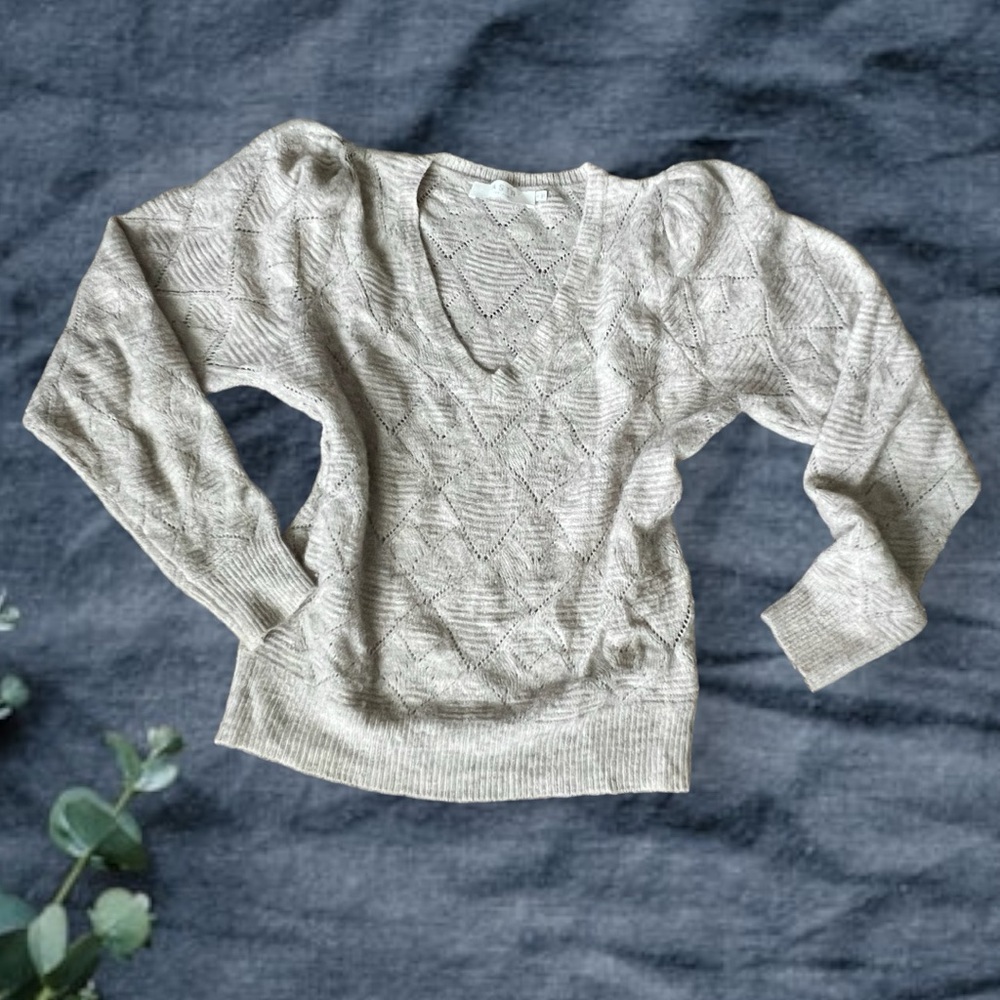 ASTR the label cream puffy sleeve open knit sweater v neck size medium